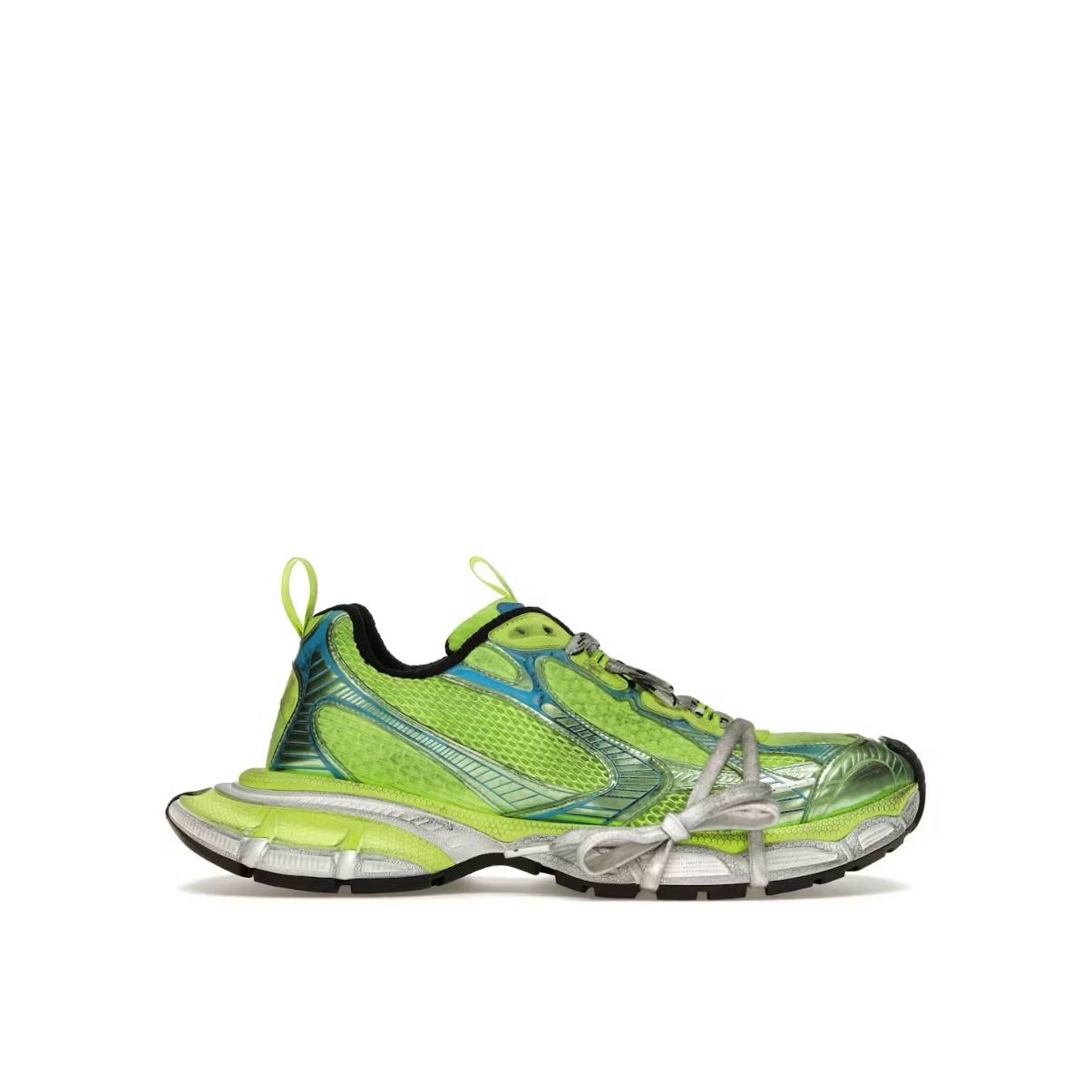 عکس تبلیغاتی کتونی با طراحی حجیم و رنگ نئونی کتونی Balenciaga 3XL سبز فسفری از نمای کناری